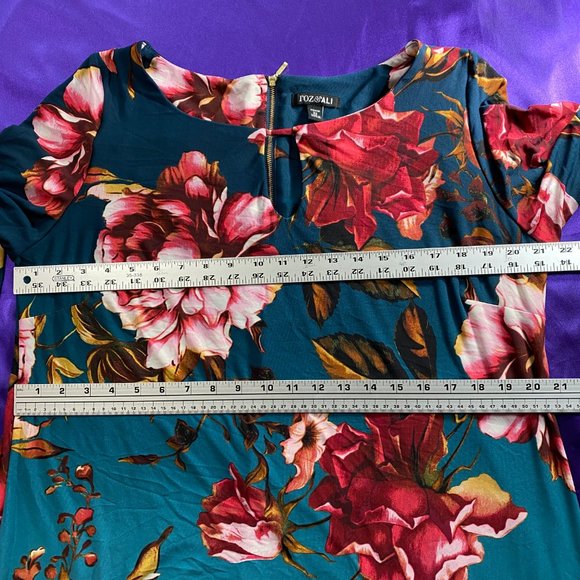 New 📌Roz & Ali  Beautiful Floral Design Dress with Bell Sleeves - Picture 8 of 13